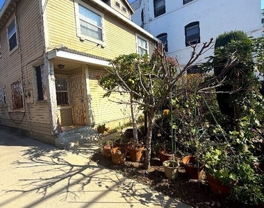 1503 W Adams Boulevard - Photo Thumbnail 23