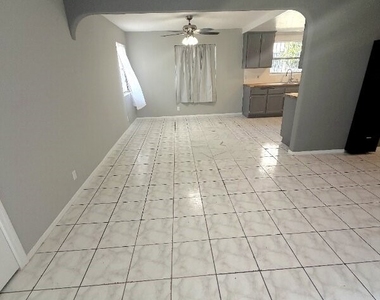 1503 W Adams Boulevard - Photo Thumbnail 6