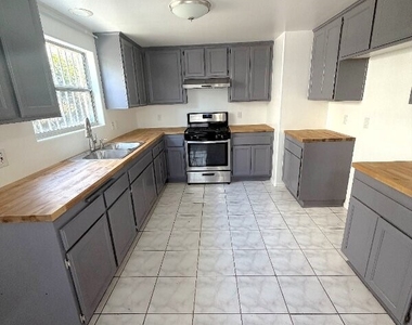 1503 W Adams Boulevard - Photo Thumbnail 9