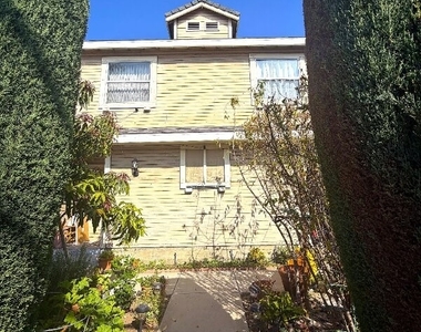 1503 W Adams Boulevard - Photo Thumbnail 26