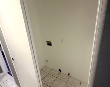 1503 W Adams Boulevard - Photo Thumbnail 17