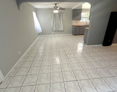 1503 W Adams Boulevard - Photo Thumbnail 5