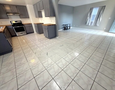 1503 W Adams Boulevard - Photo Thumbnail 2