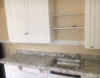625 E 6th - Photo Thumbnail 9