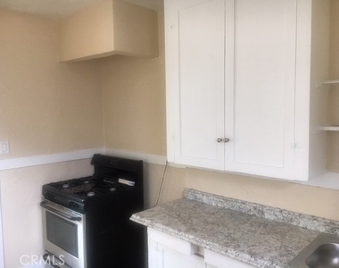 625 E 6th - Photo Thumbnail 4