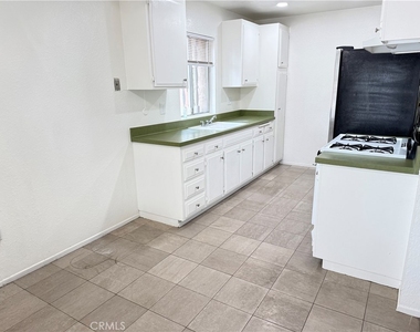 420 E Blueridge Avenue - Photo Thumbnail 4
