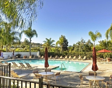 6057 Paseo Carreta - Photo Thumbnail 32