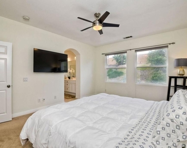 6057 Paseo Carreta - Photo Thumbnail 19