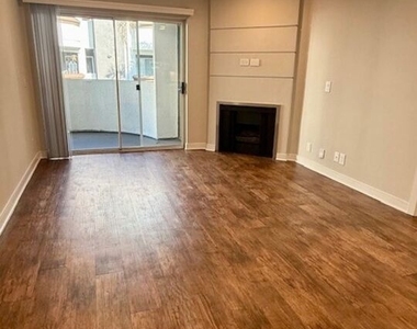 7660 Beverly Boulevard - Photo Thumbnail 10