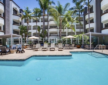 7660 Beverly Boulevard - Photo Thumbnail 12