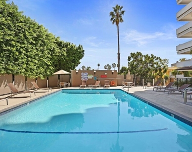 7250 Franklin Avenue - Photo Thumbnail 23