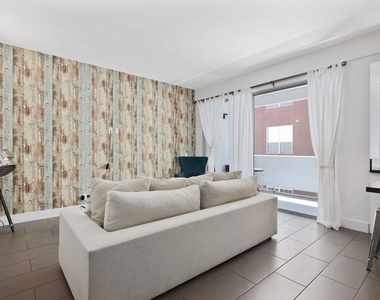 7250 Franklin Avenue - Photo Thumbnail 5