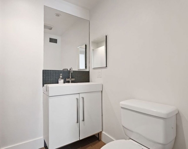 7250 Franklin Avenue - Photo Thumbnail 19