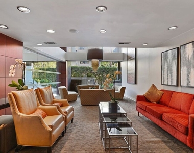 7250 Franklin Avenue - Photo Thumbnail 3