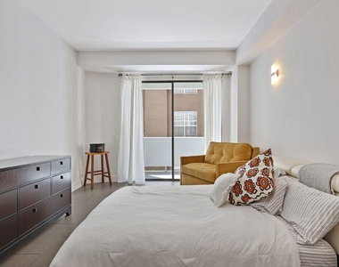7250 Franklin Avenue - Photo Thumbnail 15