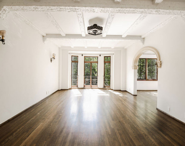 1302 N Sweetzer Avenue - Photo Thumbnail 2
