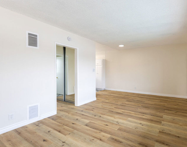 1295 Federal Avenue - Photo Thumbnail 8