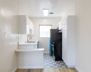 1295 Federal Avenue - Photo Thumbnail 9