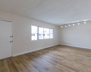 1295 Federal Avenue - Photo Thumbnail 7