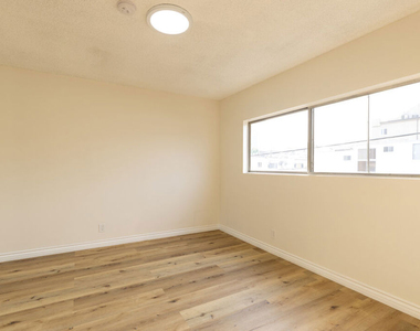 1295 Federal Avenue - Photo Thumbnail 12