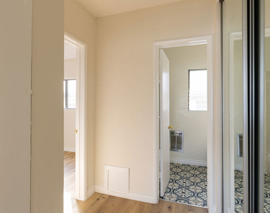 1295 Federal Avenue - Photo Thumbnail 11