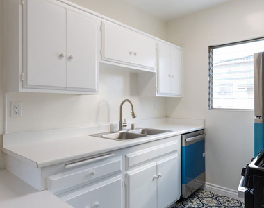 1295 Federal Avenue - Photo Thumbnail 10
