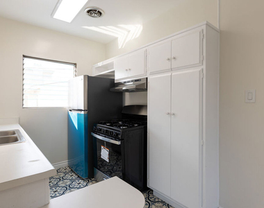 1295 Federal Avenue - Photo Thumbnail 16