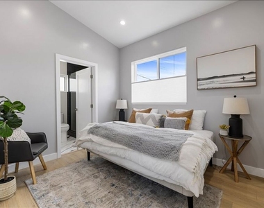 5413 1/2 Homeside Avenue - Photo Thumbnail 7