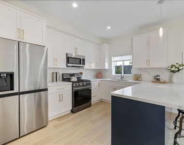 5413 1/2 Homeside Avenue - Photo Thumbnail 2