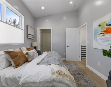 5413 1/2 Homeside Avenue - Photo Thumbnail 8
