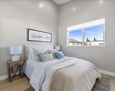 5413 1/2 Homeside Avenue - Photo Thumbnail 5
