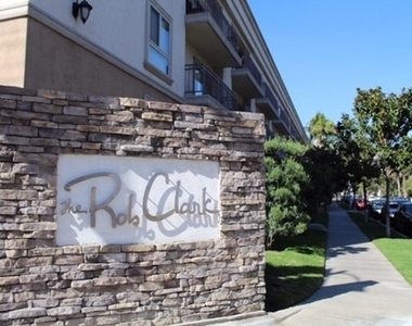 141 S Clark Drive - Photo Thumbnail 7