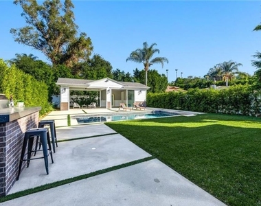 4710 Noeline Avenue - Photo Thumbnail 10