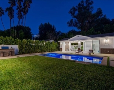 4710 Noeline Avenue - Photo Thumbnail 4