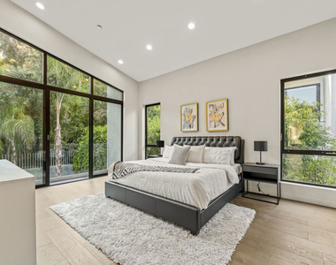1847 Coldwater Canyon Drive - Photo Thumbnail 13