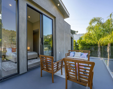 1847 Coldwater Canyon Drive - Photo Thumbnail 11
