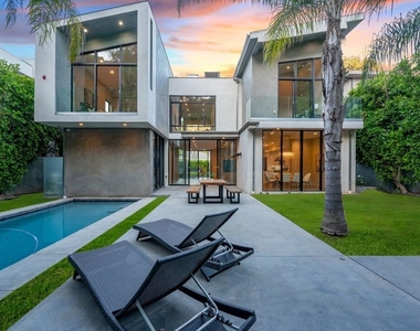 1847 Coldwater Canyon Drive - Photo Thumbnail 21