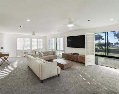 8263 Camino Del Oro - Photo Thumbnail 4