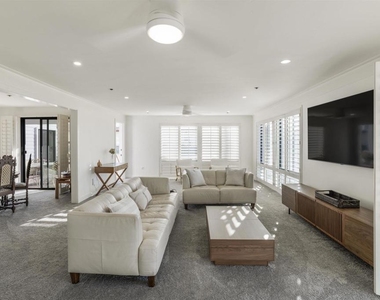 8263 Camino Del Oro - Photo Thumbnail 5