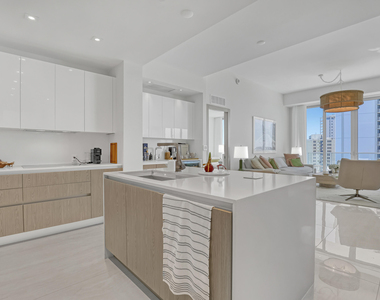 3100 N Ocean Dr - Photo Thumbnail 8