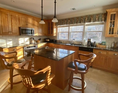 190 Jackson Landing - Photo Thumbnail 6