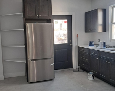 160 Garfield Avenue - Photo Thumbnail 2