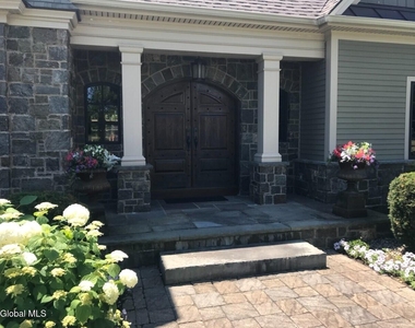 106 Greenfield Avenue - Photo Thumbnail 3