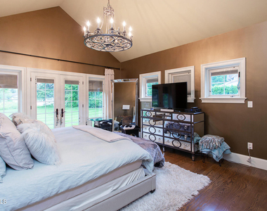 106 Greenfield Avenue - Photo Thumbnail 38