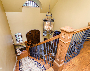 106 Greenfield Avenue - Photo Thumbnail 8