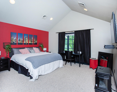 106 Greenfield Avenue - Photo Thumbnail 44