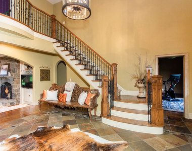 106 Greenfield Avenue - Photo Thumbnail 13