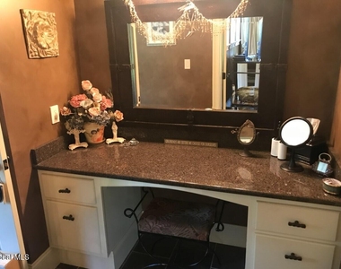 106 Greenfield Avenue - Photo Thumbnail 40