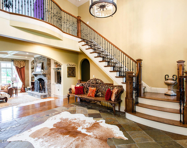 106 Greenfield Avenue - Photo Thumbnail 12