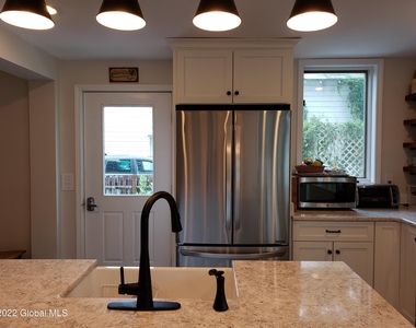 201 Lake Avenue - Photo Thumbnail 9